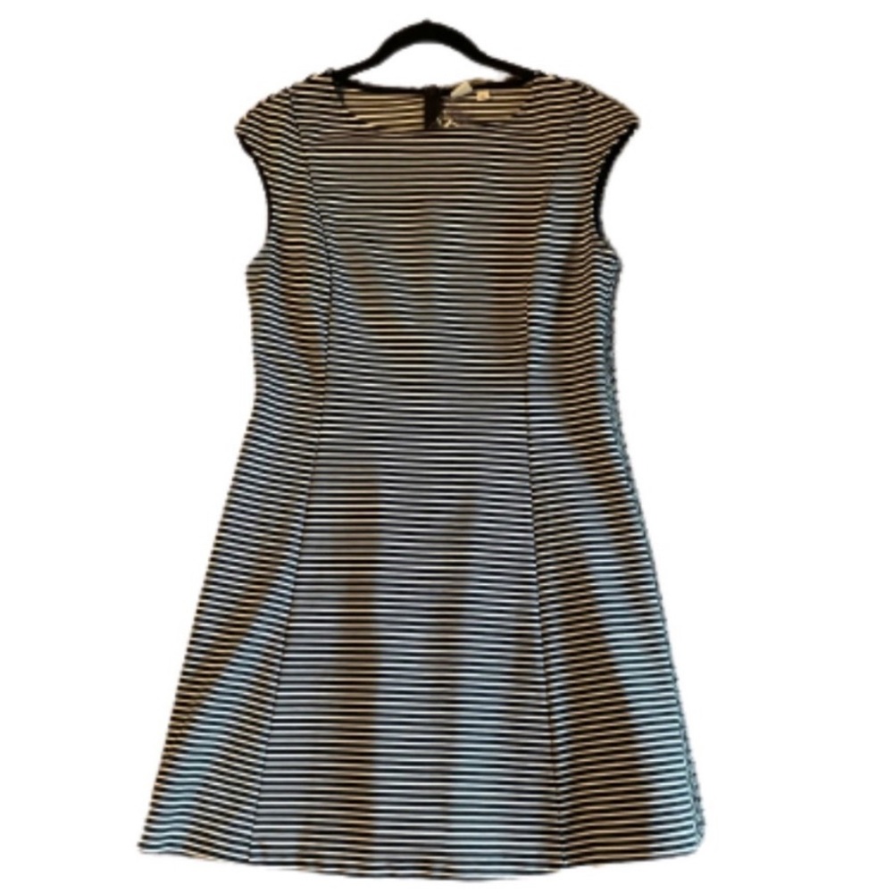 🆕 GAP Women's Striped Fit & Flare Skater Dress with Cap Sleeves 8 - Picture 5 of 16